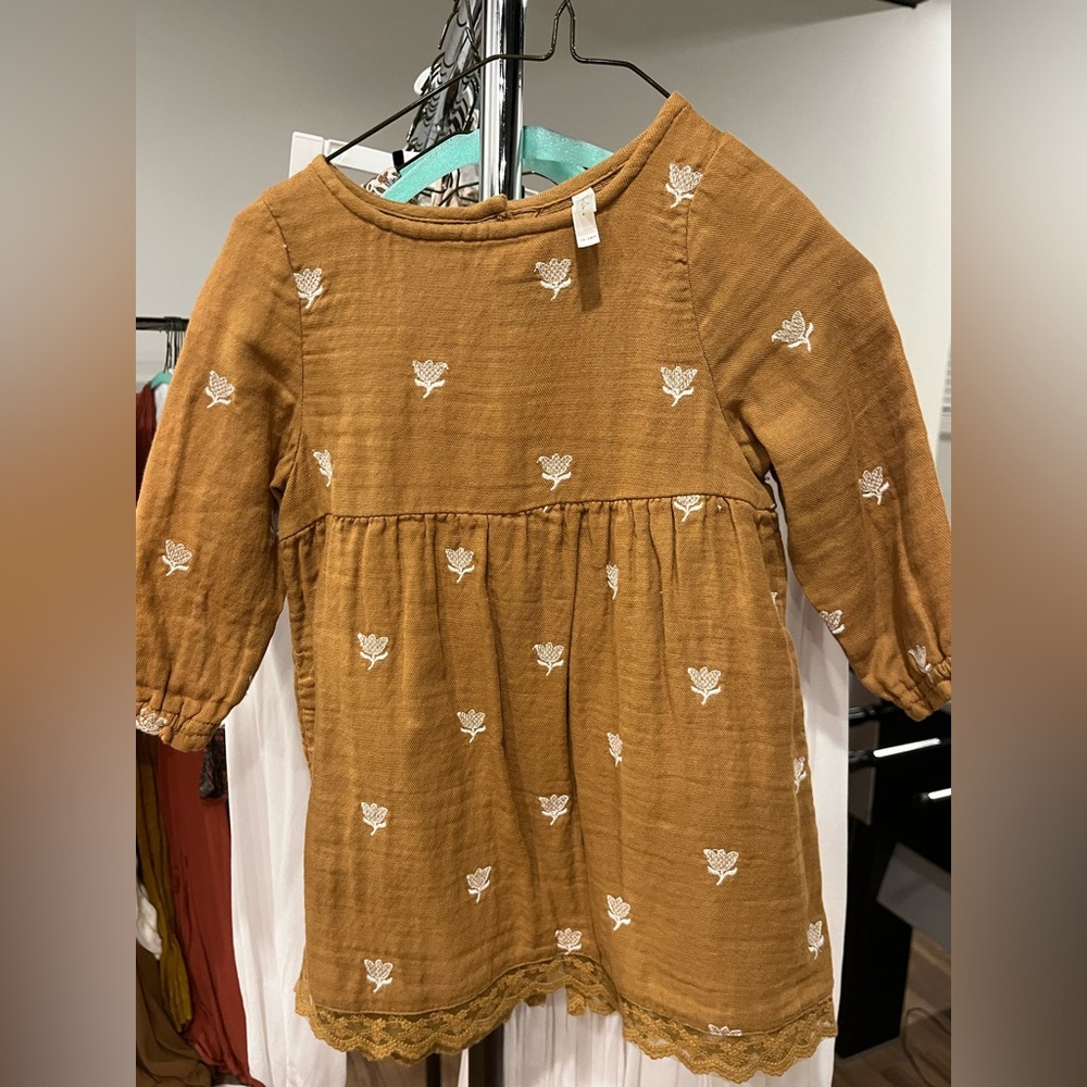 Rylee & Cru 18-24mo dress, camel color with cute white flowers, button down back